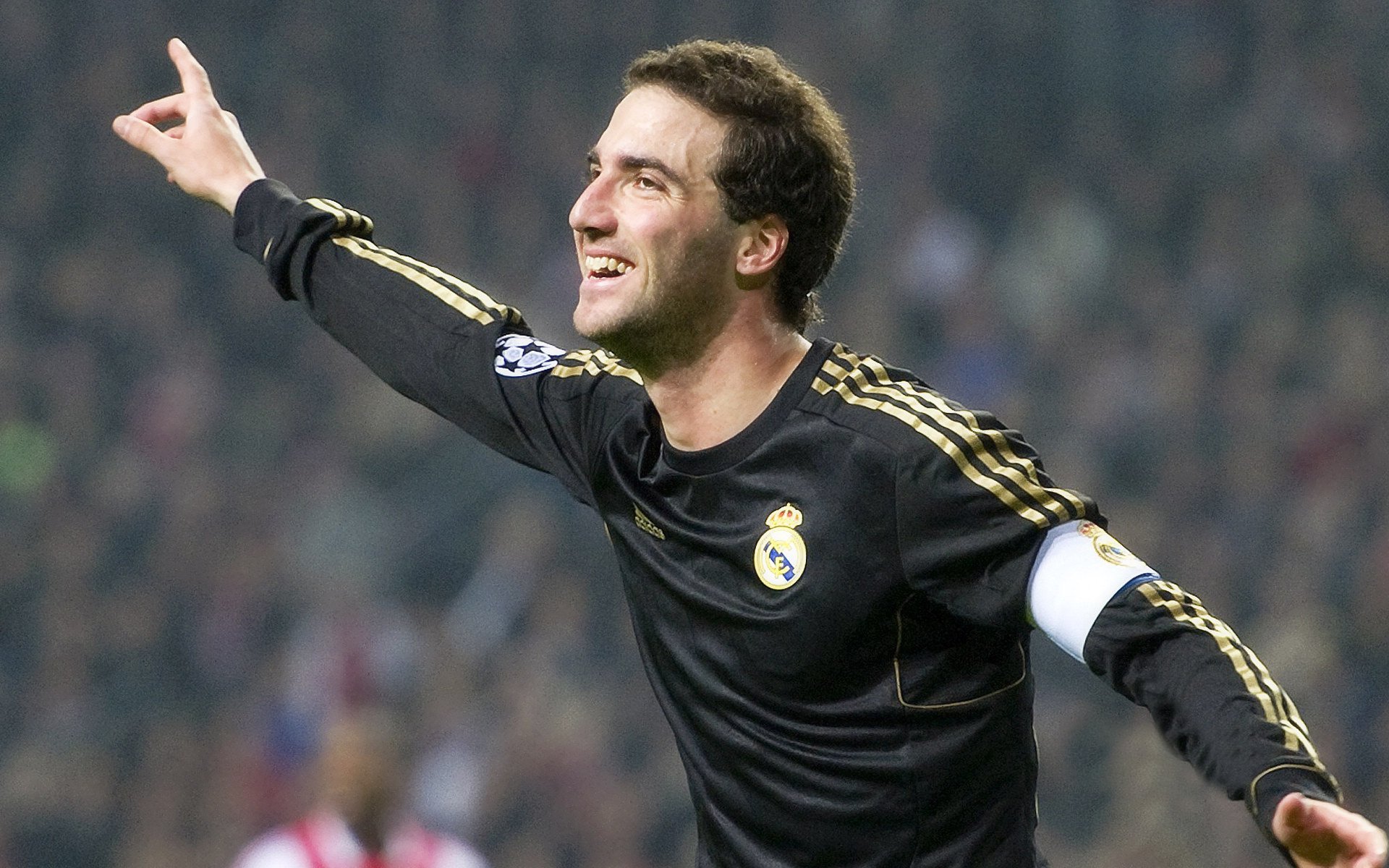 神操作！曼联追巴西新星替代拉什福德，巴萨靠20%条款躺赚，曼联传奇_面对巅峰期的巴萨支柱 我就像业余球员