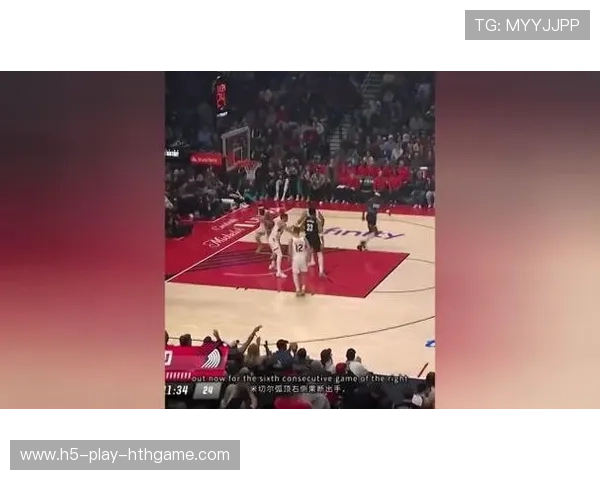 利拉德挡拆后三分命中，密尔沃基外线点燃